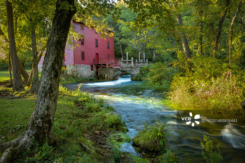 小巷春磨坊图片素材
