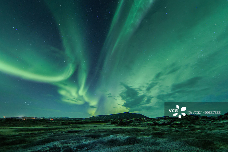 米湖陨石坑与极光图片素材