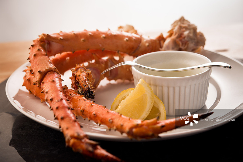 柠檬黄油蟹腿拼盘图片素材
