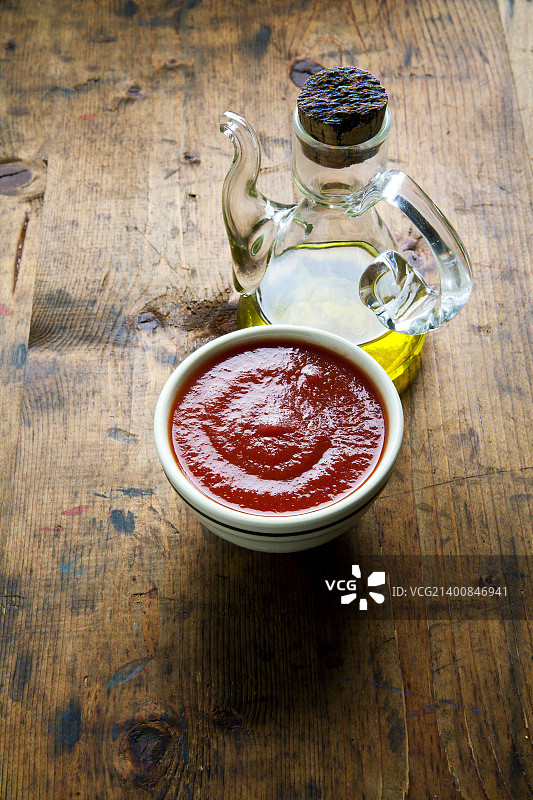 番茄酱和橄榄油图片素材