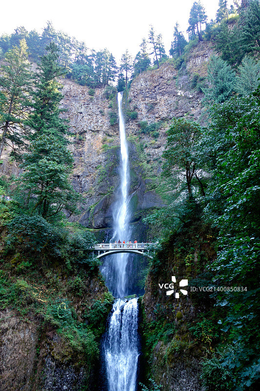 坚实瀑布图片素材