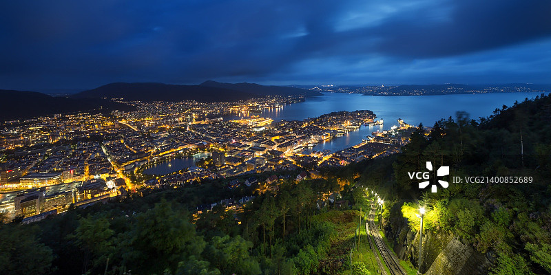 卑尔根蓝色时刻图片素材