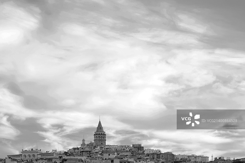土耳其伊斯坦布尔贝伊奥卢上空的多云天空图片素材