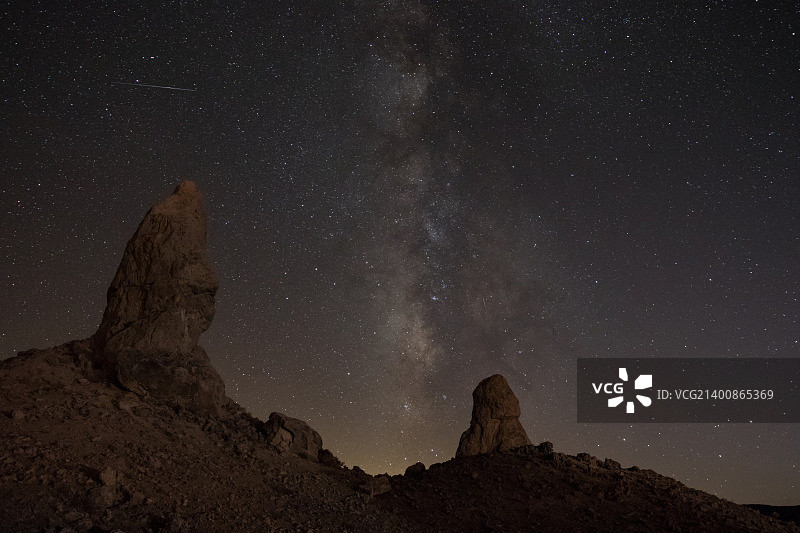 穿过特罗纳尖峰的银河图片素材