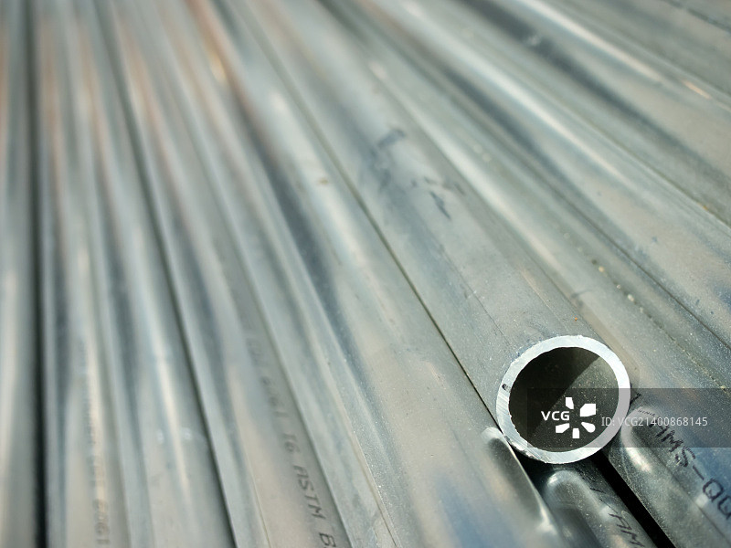 建筑工地上的管道堆图片素材