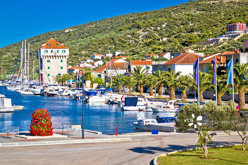 马里纳的达尔马提亚小镇海滨风光图片素材