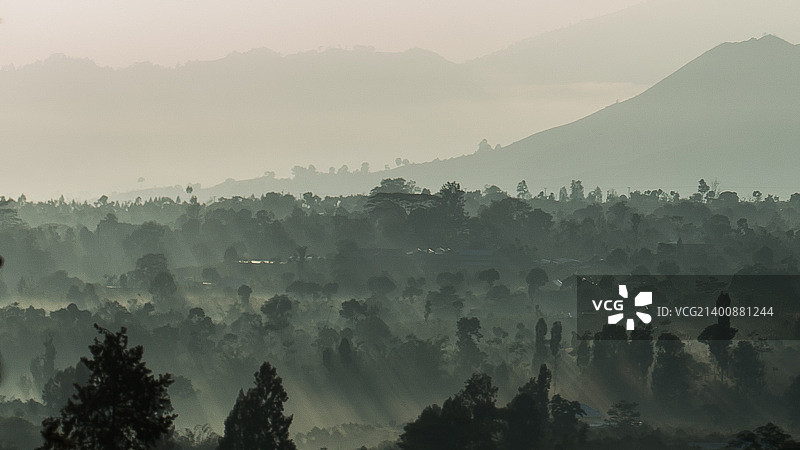 神奇的村庄图片素材