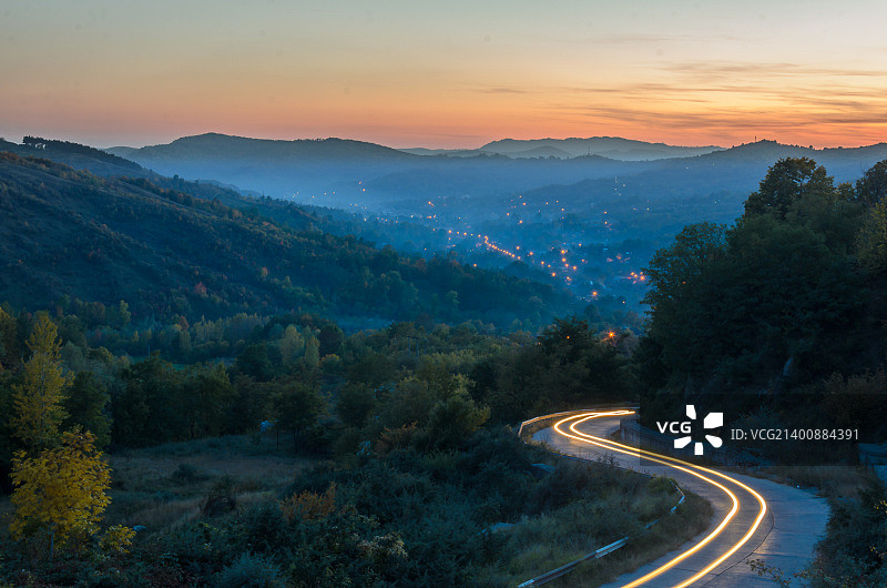 日落时驾驶图片素材