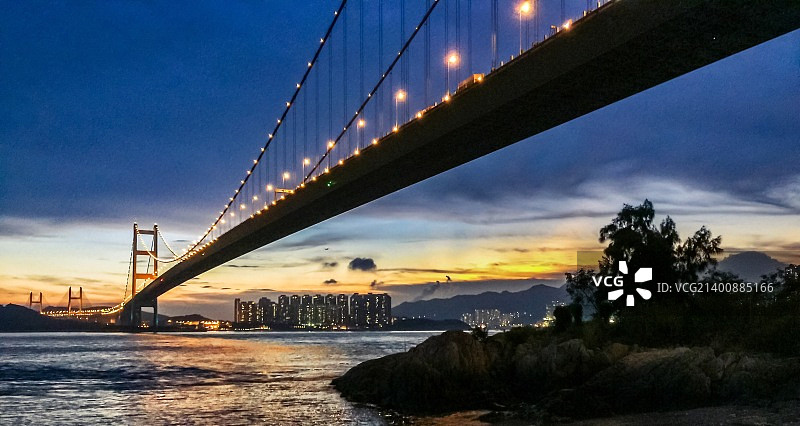 夕阳下的香港青马大桥图片素材