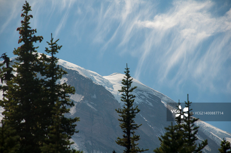 雷尼尔山和云1图片素材