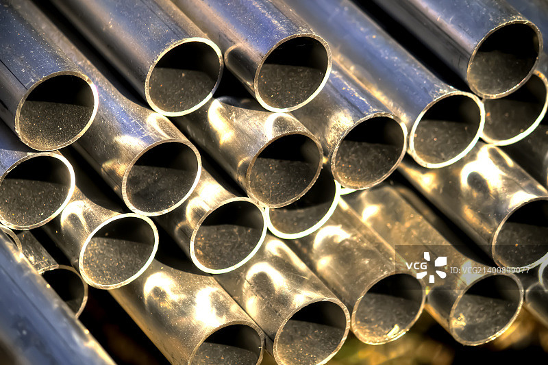 建筑工地上的管道堆图片素材