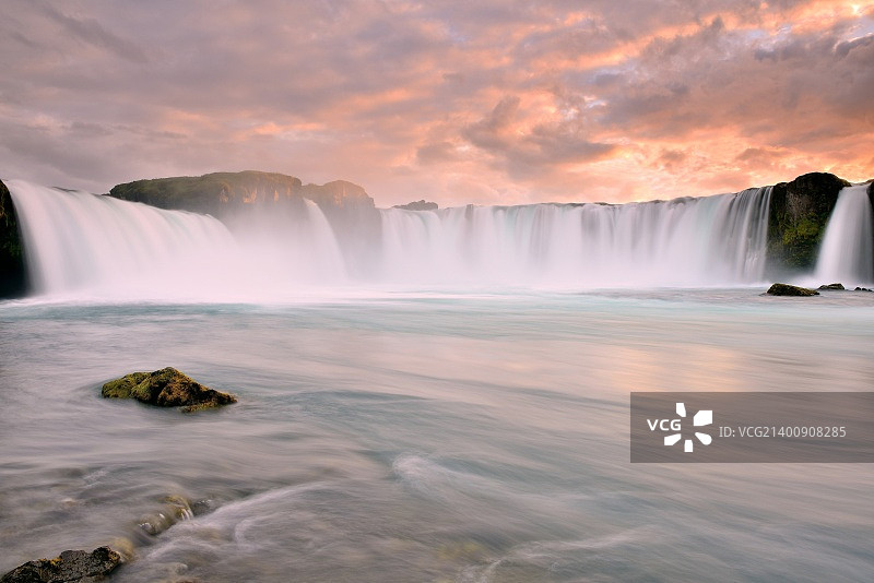 众神瀑布图片素材