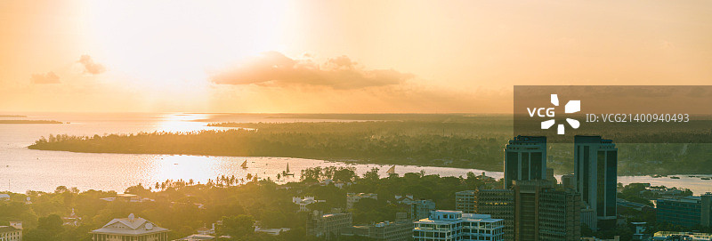 坦桑尼亚达累斯萨拉姆，印度洋上温柔的日出图片素材