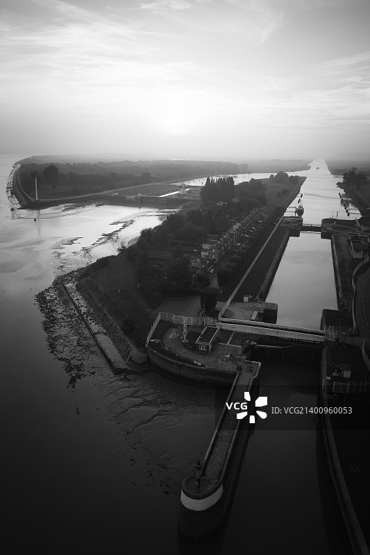 从运河到河流图片素材