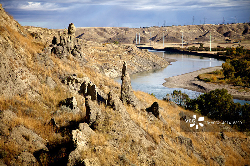 河谷中的石柱图片素材