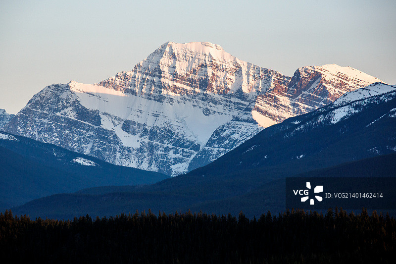 伊迪丝·卡韦尔山，加拿大艾伯塔省贾斯珀国家公园图片素材