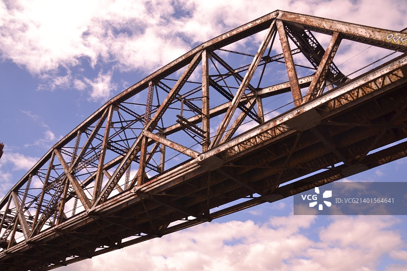 威拉米特河上的生锈桥梁图片素材