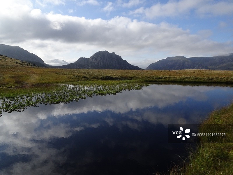 特里凡峰与倒影图片素材