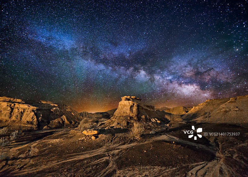 夜晚的新墨西哥州比斯蒂荒地图片素材