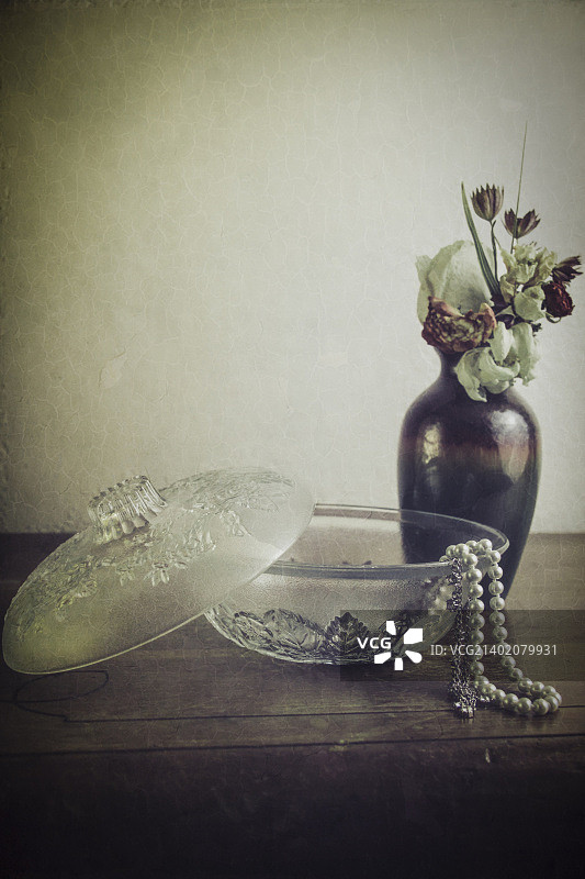 鲜花与珍珠图片素材