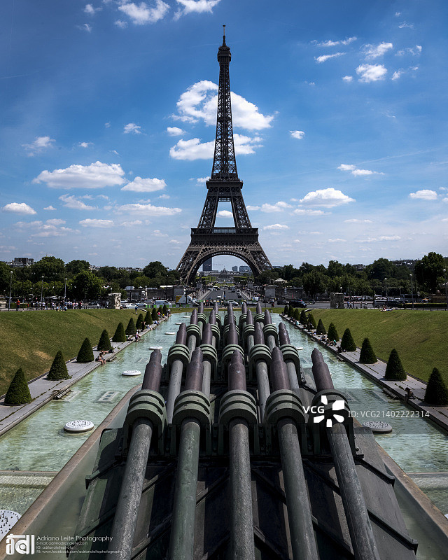 从特罗卡德罗花园看到的埃菲尔铁塔图片素材