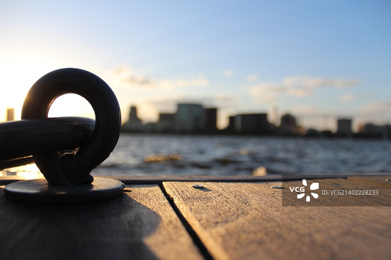 从查尔斯河滨广场看波士顿图片素材