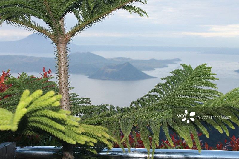 菲律宾塔尔火山图片素材