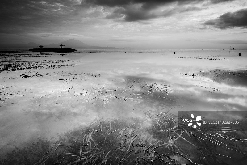 清晨的倒影图片素材