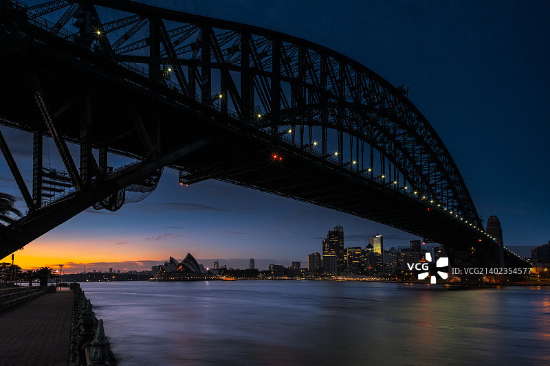 悉尼海港大桥的日出暮光图片素材