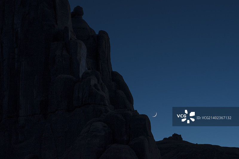 新月岩石图片素材