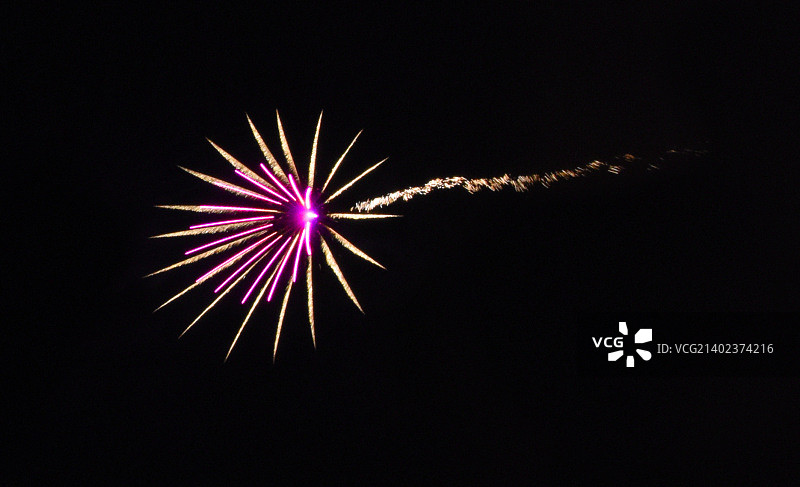 飞行火焰无人机图片素材