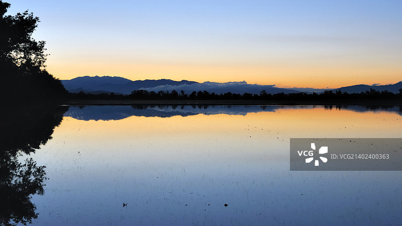 沼泽地的日落图片素材