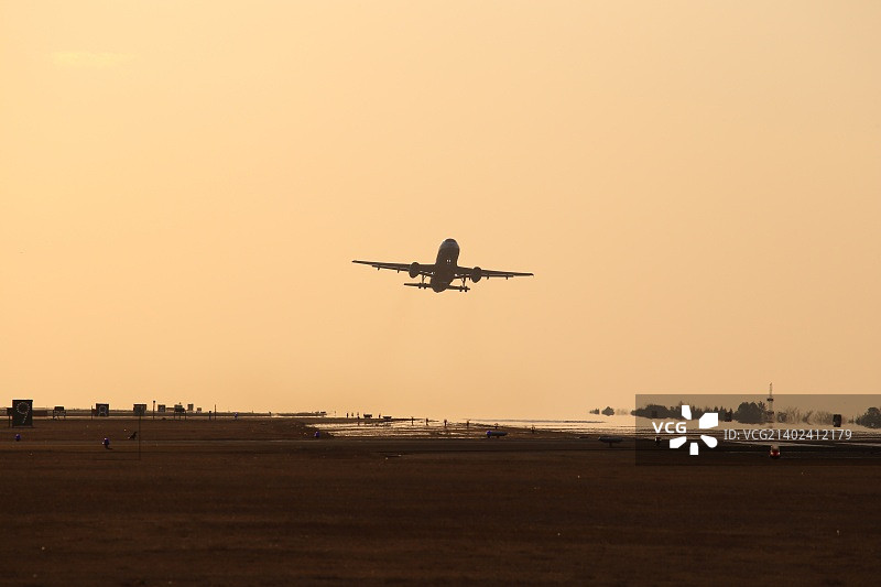 日本熊本机场的日落美景图片素材
