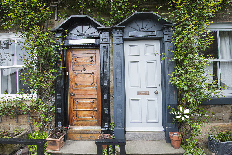 英国村庄的半独立式小屋图片素材