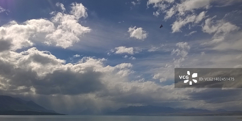 普卡基湖的双翼图片素材