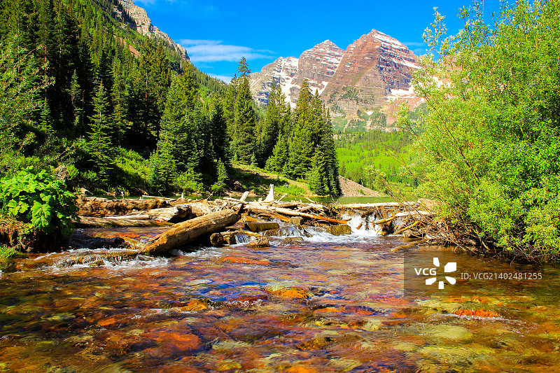 栗色的钟声图片素材