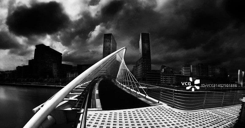 白色高耸的云彩图片素材