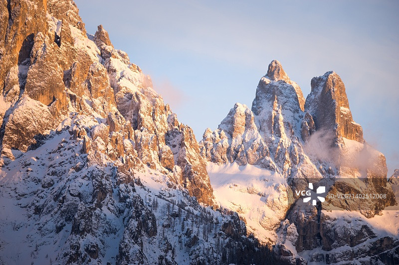 白云石峰图片素材