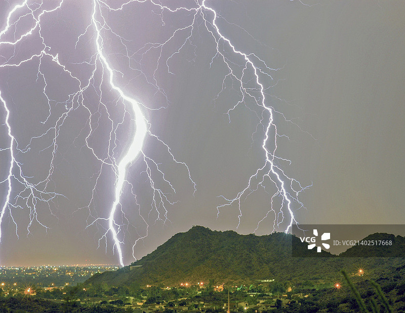凌晨3点的闪电图片素材