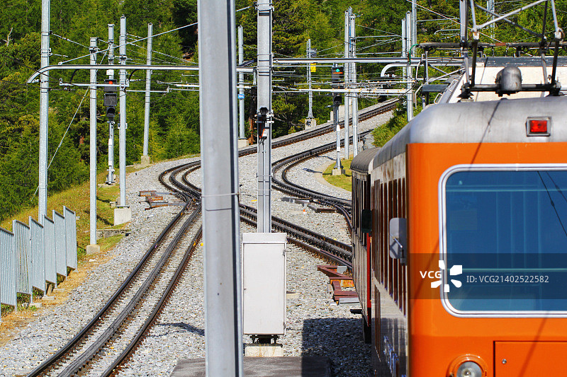 通往戈尔内格拉特山脊的铁轨图片素材