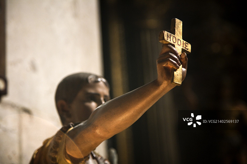 葡萄牙里斯本格拉教堂内的圣埃克斯佩迪图斯雕像图片素材