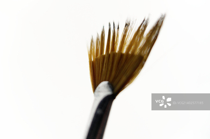 白色背景下的扇形画笔图片素材