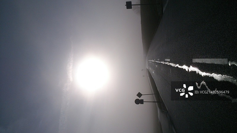 雾中的太阳图片素材