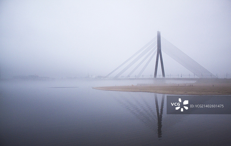 雾中的里加图片素材