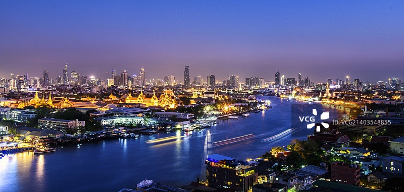 泰国曼谷暮光下的宏伟宫殿图片素材