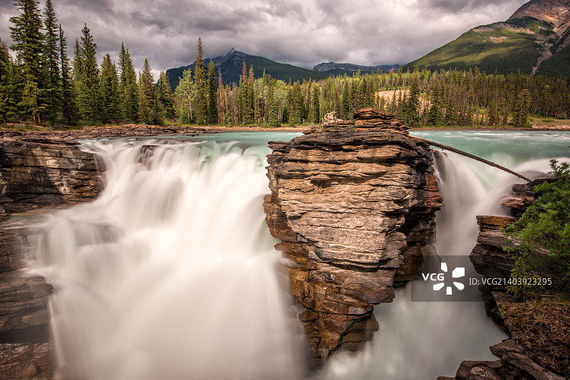 加拿大贾斯珀国家公园阿萨巴斯卡瀑布图片素材