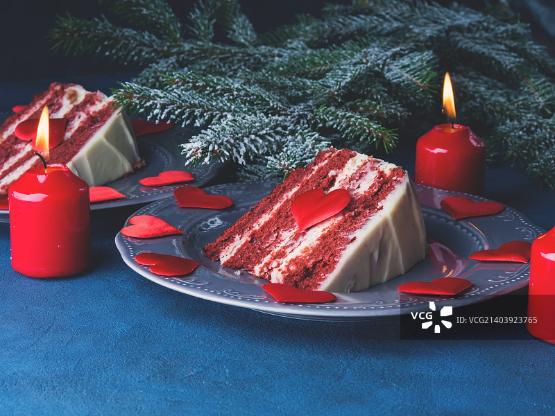 情人节甜点红色天鹅绒蛋糕片图片素材