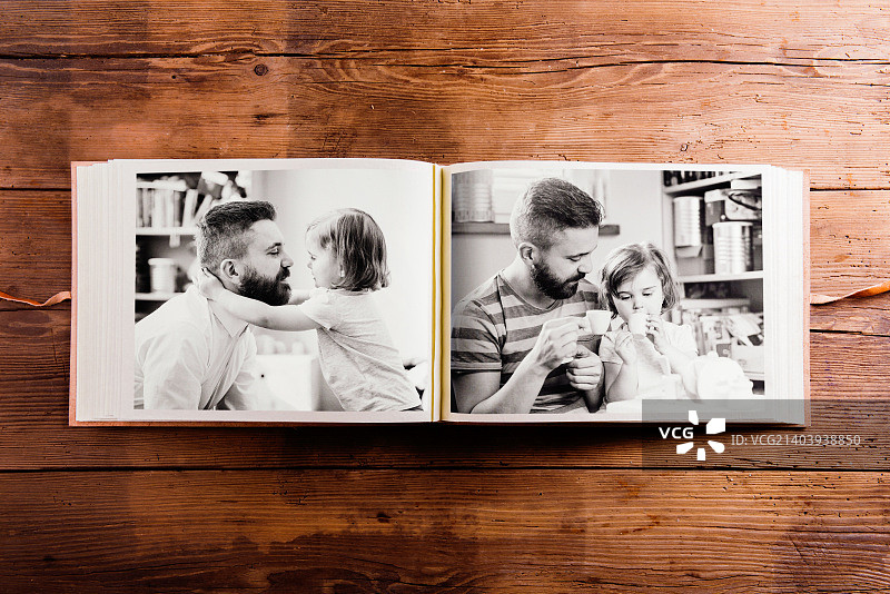 父亲节主题：相册与黑白照片图片素材
