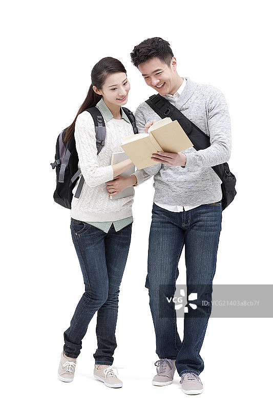大学生情侣与书本图片素材