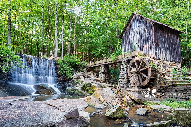 佐治亚州马里埃塔的历史磨坊和瀑布图片素材